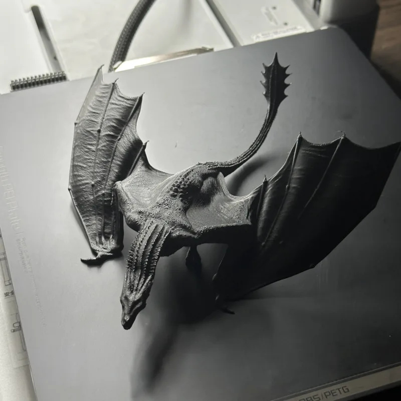 3D Printing And Additive Manufacturing - 3D-печатная модель дракона из смолы, летающая